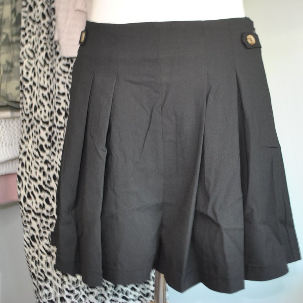 Doe and Rae Pleated Black Shorts